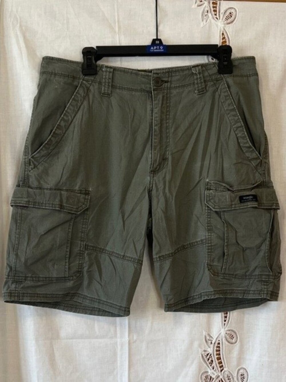 Wrangler Olive Green Cargo Shorts M